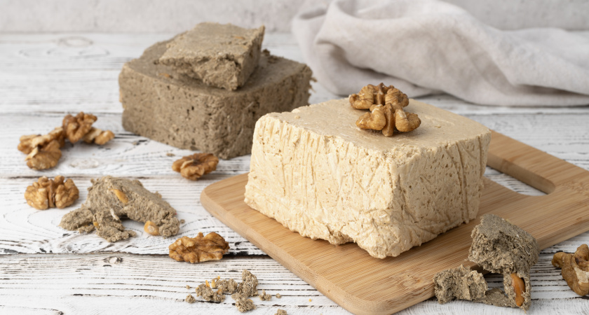 Хотите халву, которая тает во рту? Приготовьте ее сами из обычных семечек — получится даже лучше магазинной