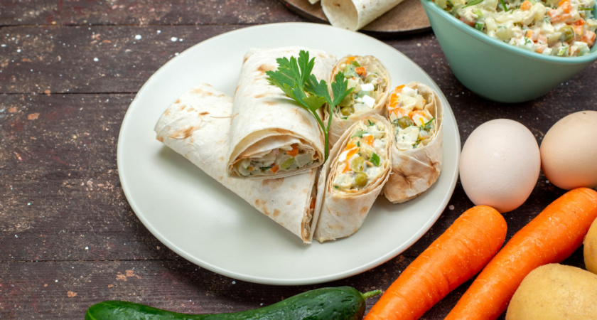 Праздничное блюдо в будни: невероятно вкусные рулетики из лаваша поразят домашних — на столе ни крошки не останется