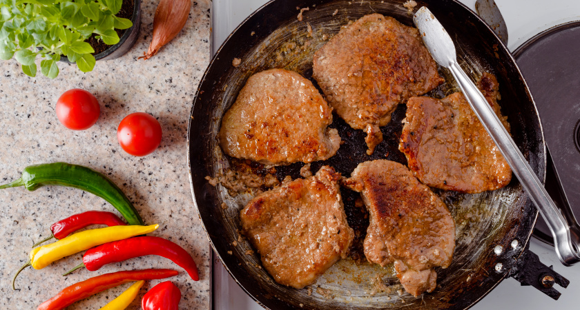 Забудьте про мясо по-французски: готовим сочное блюдо «Медвежья лапа» из курицы, картофеля и сыра