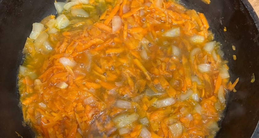 Что обжаривается первым - лук или морковь: запомните правильную очерёдность для вкусной зажарки раз и навсегда