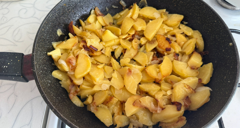 Три важных правила вкусной жареной картошки: «соломка» одна к одной - румяная, не разваливается и не прилипает