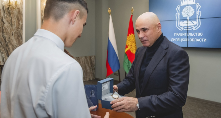 Липецкий школьник получил медаль за помощь пожарным на АЗС