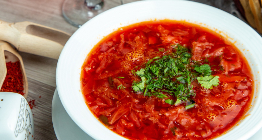 Секрет идеального борща от шеф-повара: вот что нужно добавить в конце для потрясающего вкуса и цвета