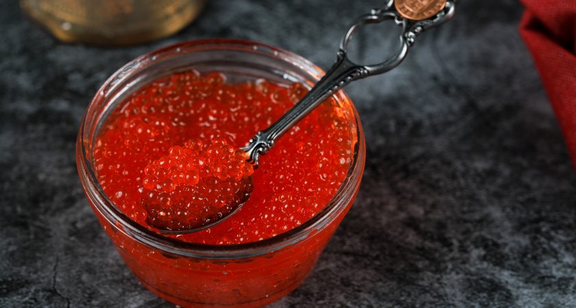 Работает круглый год: как правильно хранить красную икру по стандартам Росрыболовства