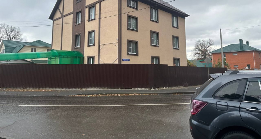 Забудьте про забор из профлиста: есть более красивый и надежный способ отгородиться от соседей и создать приватность