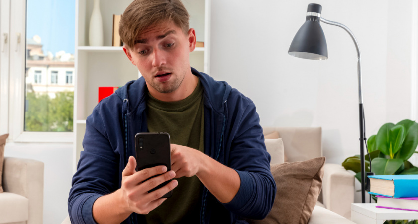 В Ельце парень отдал мошенникам 1,2 миллиона рублей после звонка "оператора связи"