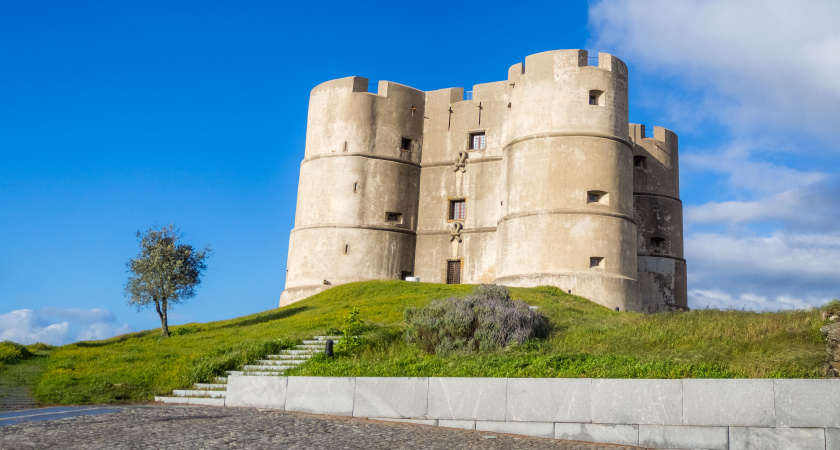 Что могут рассказать древние стены - прогулка по 6 крепостям, пережившим века