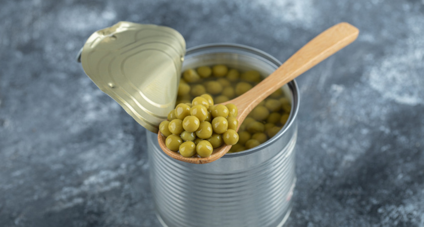 Скрытая угроза в банке: доктор Мясников заявил о смертельной опасности консервированного горошка