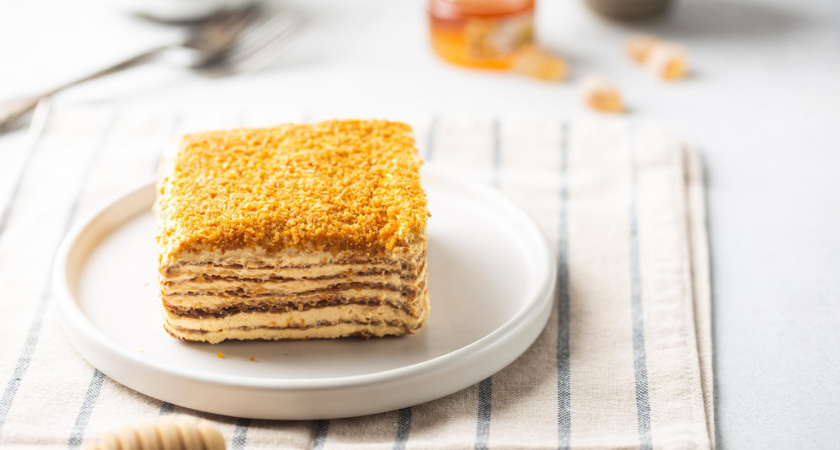 Самый ленивый медовик: в 10 раз вкуснее, чем классический – простой и быстрый: гости будут в восторге