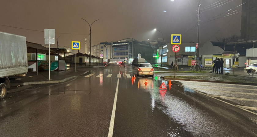 На трассе М-4 в Становлянском районе КамАЗ насмерть сбил пешехода