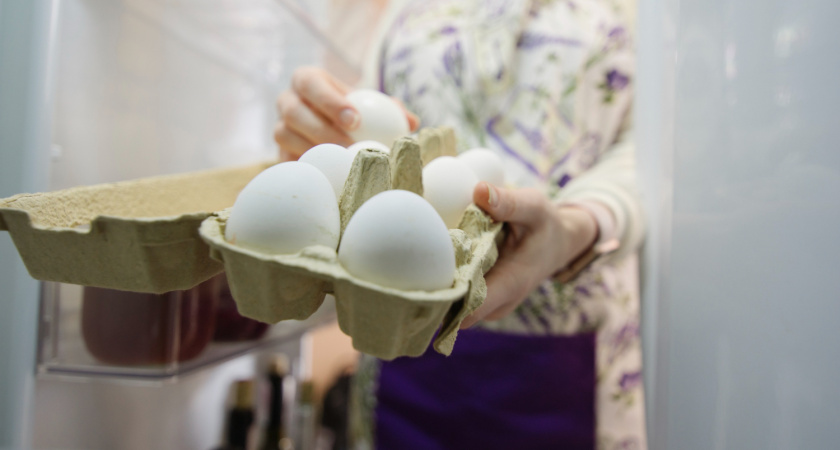 Почему яйца нельзя хранить в дверце холодильника – запомните раз и навсегда