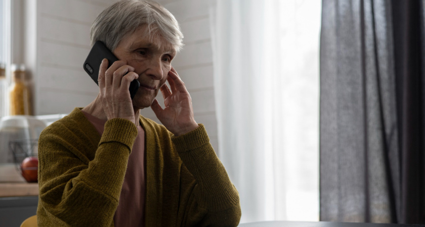 Аферисты обзванивают липецких пенсионеров под видом администрации