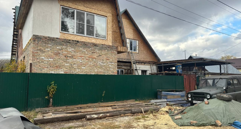 Забор в 10 раз дешевле поликарбоната: эту альтернативу выбирают экономные хозяева – выходит дешевле, красивее и необычнее