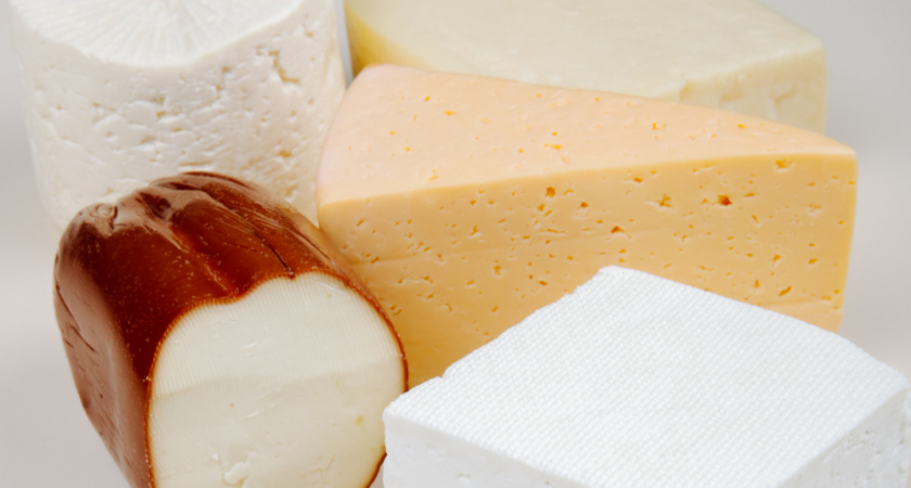 Никакой пользы, один вред: эксперты назвали самые опасные для пожилых виды сыров