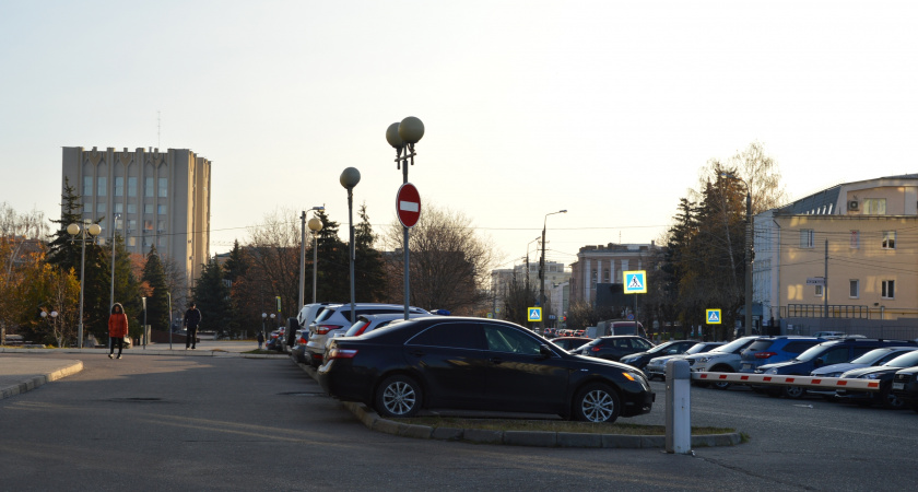 Верховный суд поставил точку в вопросе: законно ли лишение водителя прав за объезд выбоины через сплошную