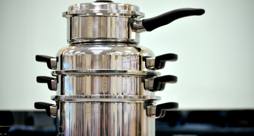 Нагар отходит сам собой: лайфхак для очистки кастрюль из нержавейки