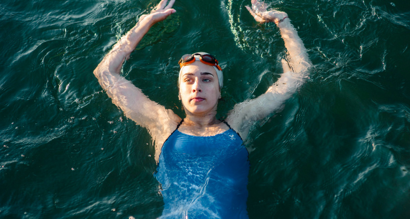 Липецкие "моржи" устроили массовый заплыв на реке Воронеж