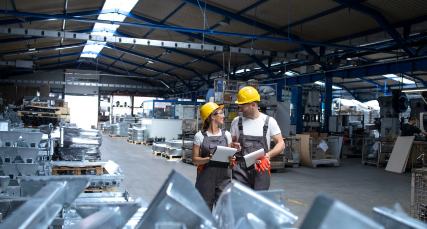 «Дело не только в деньгах»: почему рабочие увольняются с заводов и отказываются там оставаться - друг все объяснил