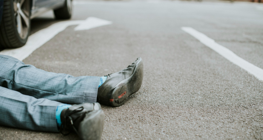 Водитель иномарки сбил двух пешеходов на улице Катукова