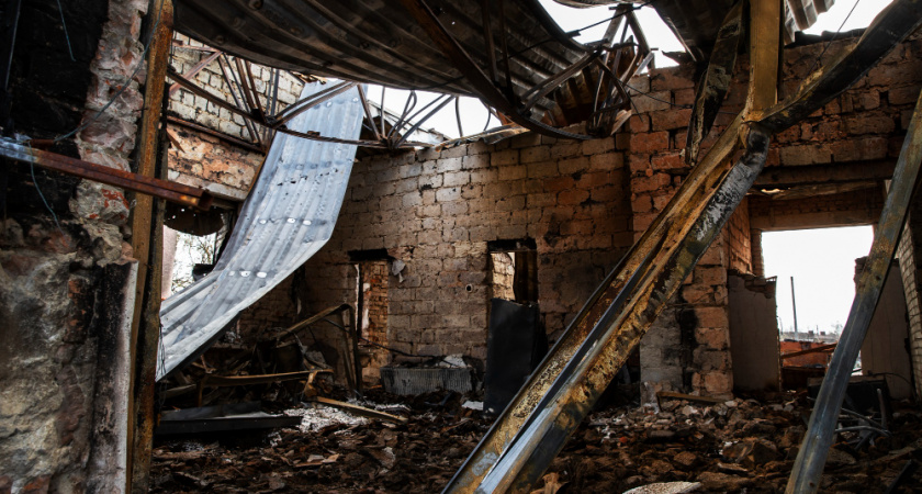 Аварийная заброшка на Октябрьской угрожает школьникам с ОВЗ