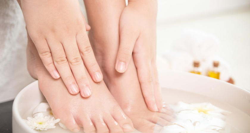 Вместо пемзы использую один фрукт — 20 минут, и сухие пятки нежнее лепестков розы