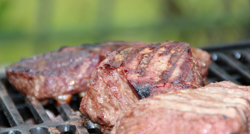 Это мясо может стать смертельным ядом - а мы едим его каждый день: предупреждает доктор Мясников