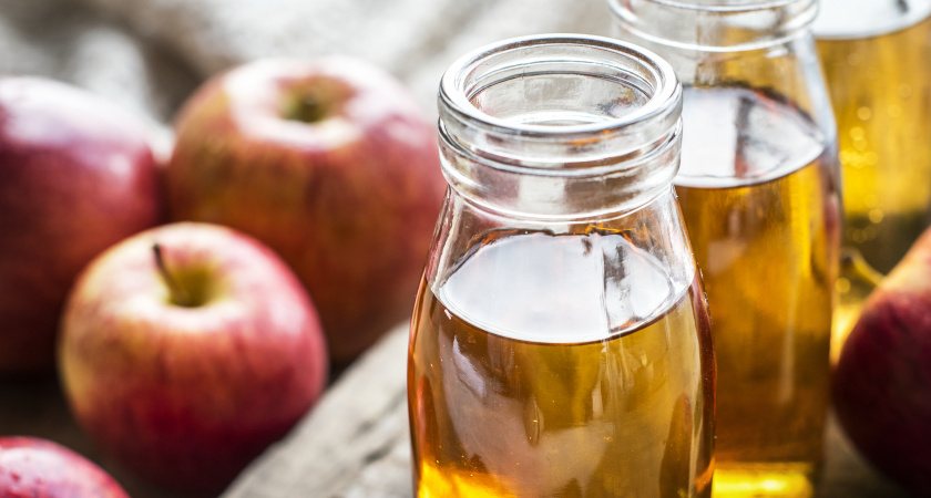 Не верила, но попробовала: как уксус выгоняет даже запах табака с верхней одежды