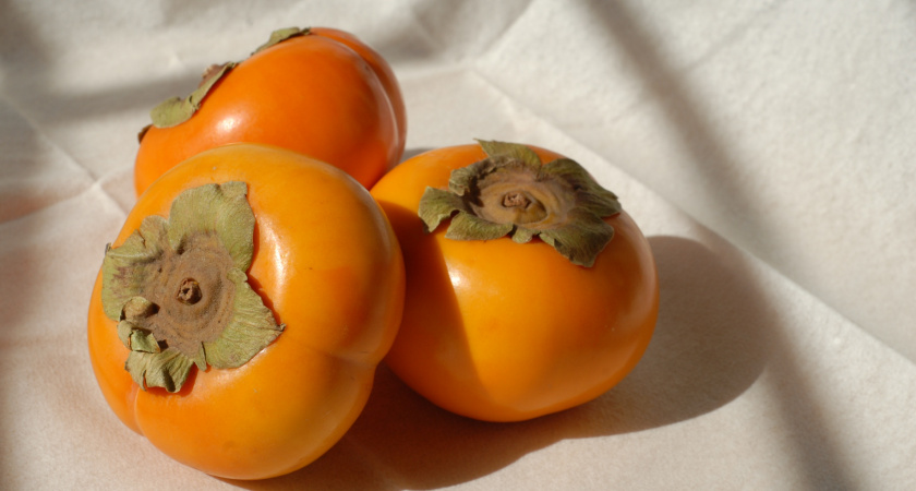 Забыли про вязкую хурму: как за час сделать ее медовой и мягкой