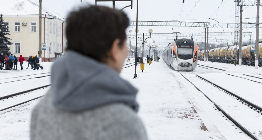 В гости к Деду Морозу на поезде: маршруты, программы и цены на зимние туры