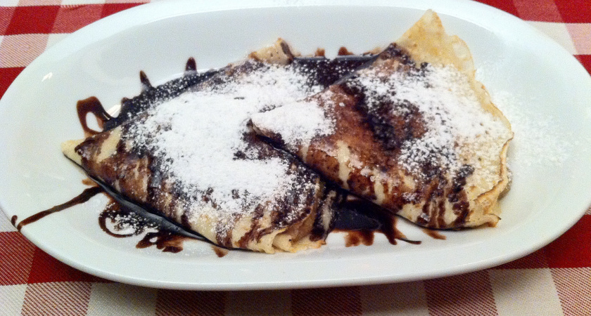 Проверенный рецепт блинов на молоке с начинкой на новогодний стол: обязательно порадуйте себя и гостей очень вкусными блинами