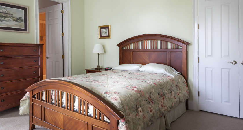 Старая резинка на окне — главный враг тепла: её замена меняет всё, и делается своими руками