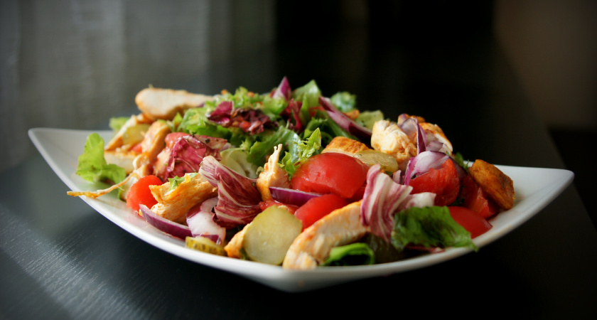 Ваш стол понравится Огненной Лошади: салат "Наслаждение" для Нового года-2026