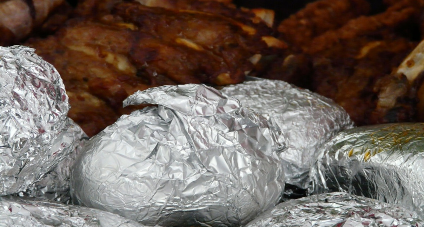 Испортит вкус и здоровье: что нельзя запекать в фольге – вот 5 продуктов-исключений. Запомните их раз и навсегда