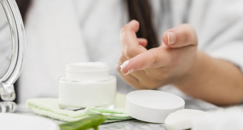 Хорошая новость: для преображения кожи ночью не нужна целая полка баночек - иногда хватает пары капель из пипетки