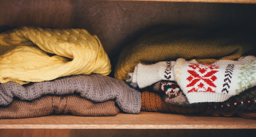 Одна таблетка из аптечки против запаха в шкафу: простое средство, которое удивляет своей работой