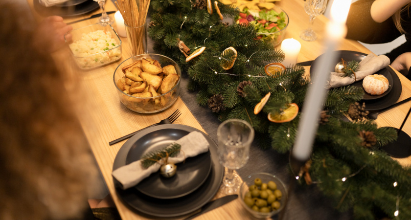 Вот что нужно поставить на новогодний стол 2026, чтобы угодить Огненной Лошади: поможет приманить удачу и богатство