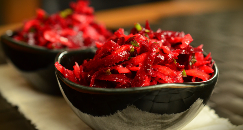 Готовим свекольный салат по-грузински на Новый год: полезный и простой рецепт в Год Огненной Лошади