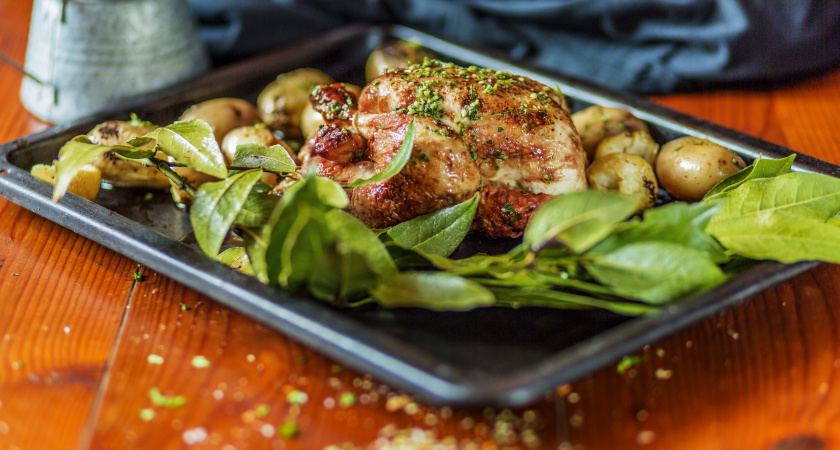 Новогодний ужин без хлопот: готовые порции с курицей, которые просто отправляются в духовку