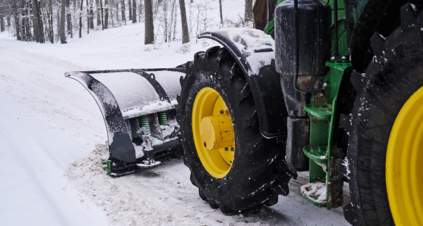 19 машин вышли расчищать дороги областного центра после снегопада