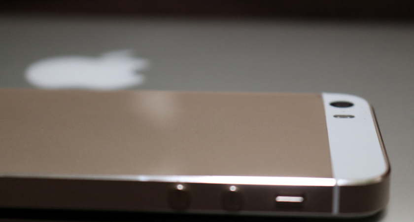 Липецкие курьеры подменили айфон на муляж при доставке возвратов