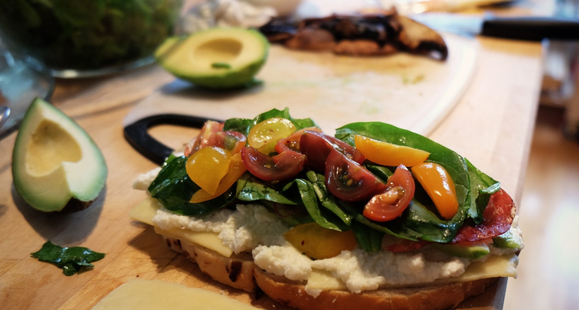 Вот что без последствий можно есть на ночь: вкусный и сладкий продукт для красоты и здоровья