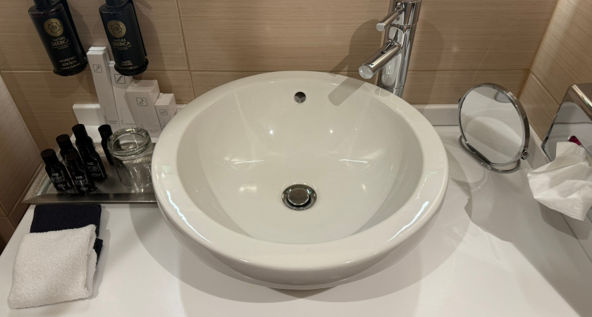 Ванна стала как новенькая: 2 капли средства, которое завалялось в аптечке – протёрла и любуюсь белизной