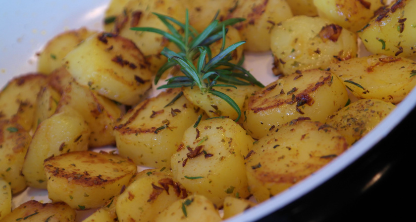 Французская классика на новогоднем столе: как антрекоты и картофель дофинуаз спасают хозяйку 31 декабря