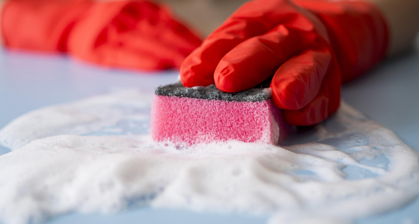 Обновляю губку для посуды в морозилке: простой способ продлить срок службы и обезопасить себя