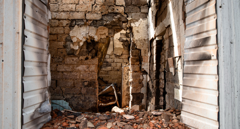 Пострадавшему от дрона мужчине заменят окна бесплатно