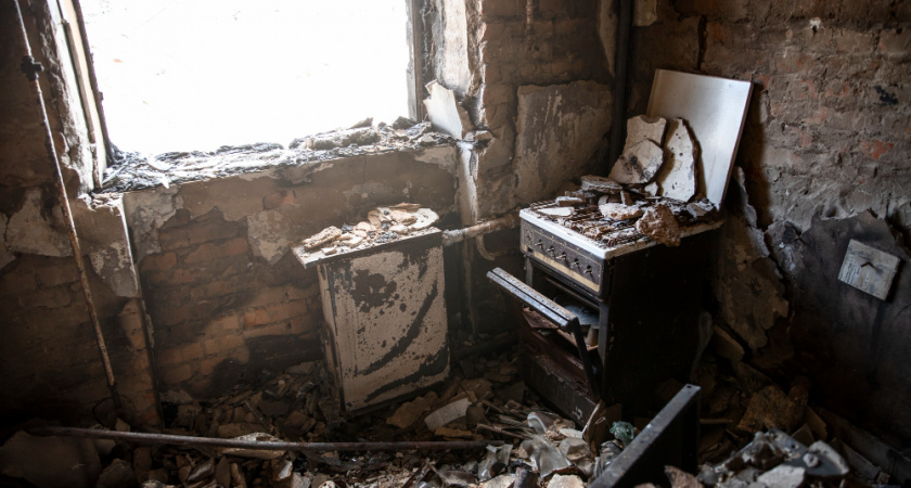 Взрывотехники очистили квартиру от осколков БПЛА в Липецке