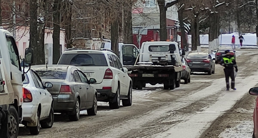 Что делать водителю, если инспектор ГАИ забрал документы и не возвращает – ответ автоюриста