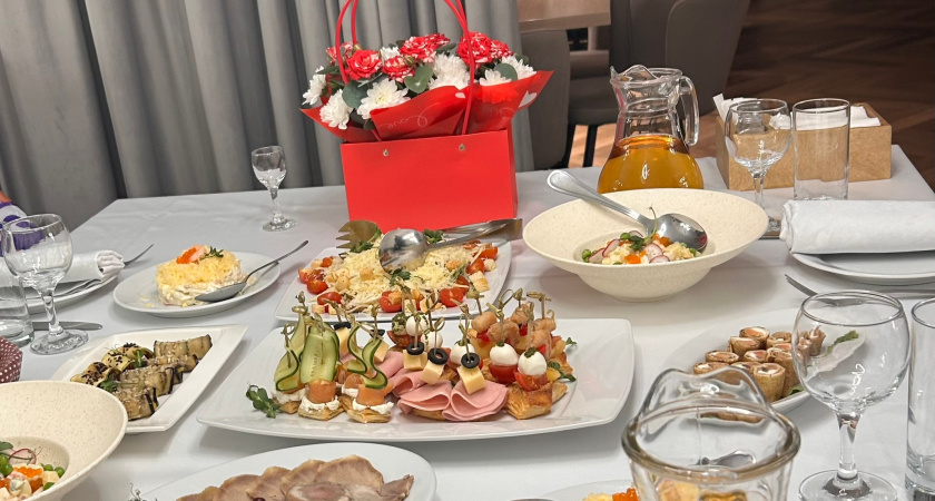 Это блюдо на праздничном столе притянет нищету и беды: что нельзя готовить на Новый 2026 год