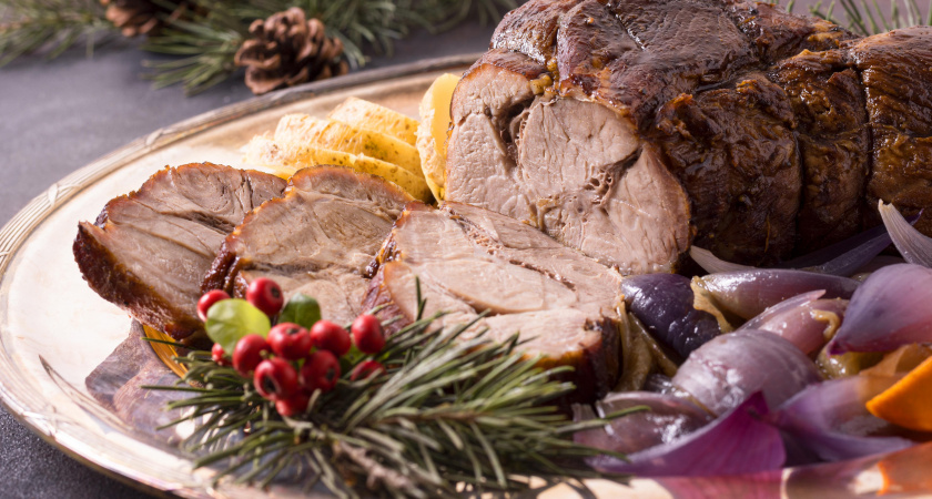 Мой проверенный способ превратить свиную рульку в главное блюдо на столе: томление с яблоком и устричным соусом