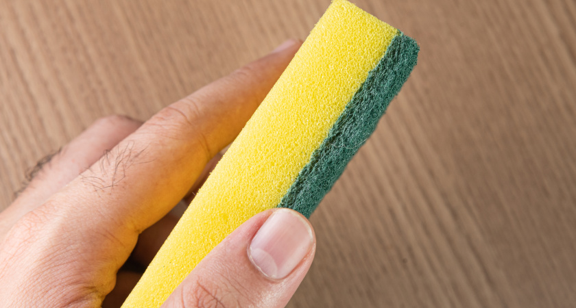 Как читать губку для посуды: цветовая подсказка, которая убережет тарелки и сковородки